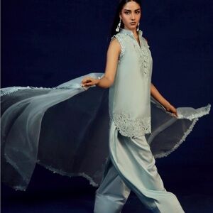 Elegant Pakistani/Indian designer dress with trendy Farshi shalwar. S/M